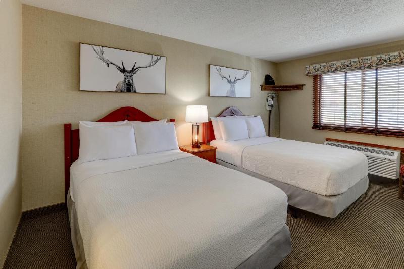 Deluxe Double Room with Two Double Beds image 3
