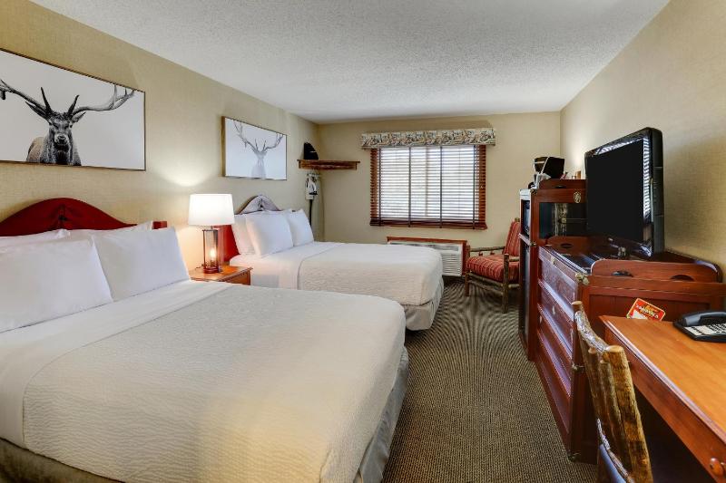 Deluxe Double Room with Two Double Beds image 3
