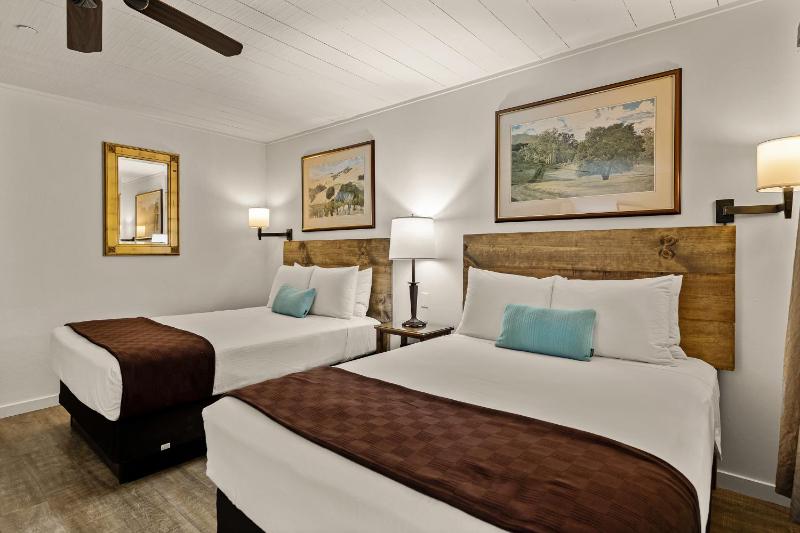 Standard Double Room with Two Double Beds image 4