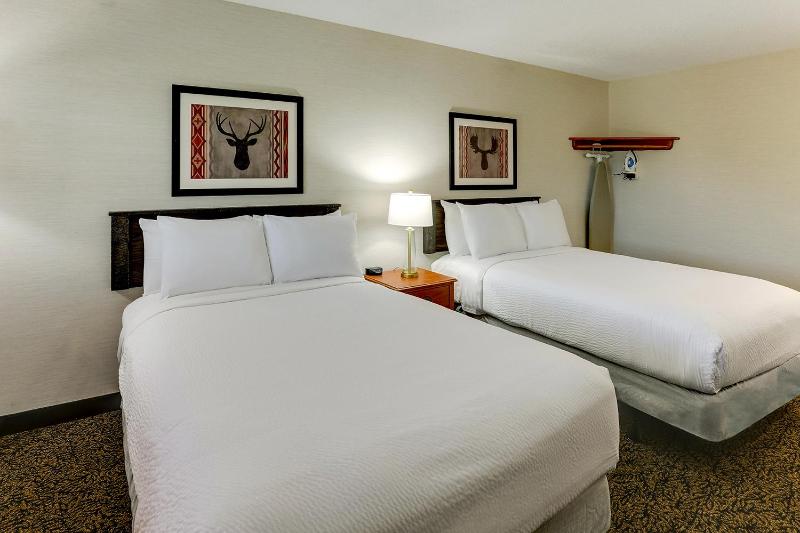 Deluxe Double Room with Two Double Beds image 3