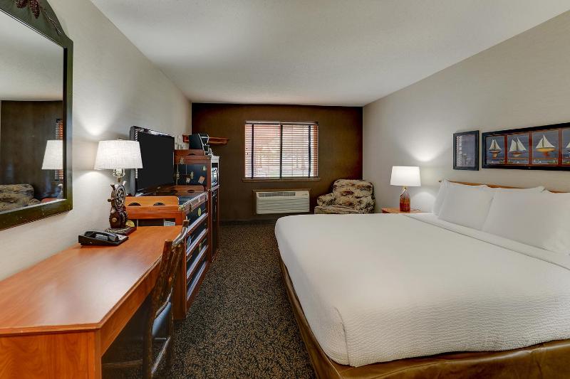 Deluxe King Room image 3