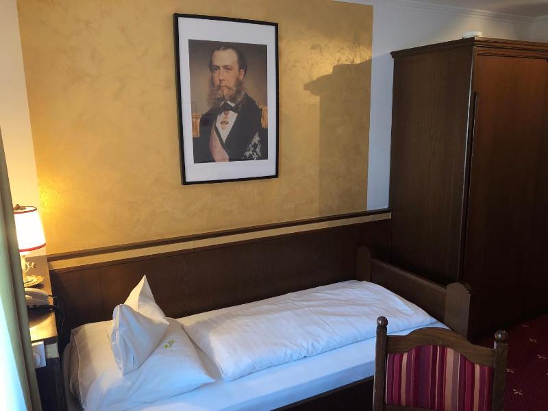 Single Room image 4
