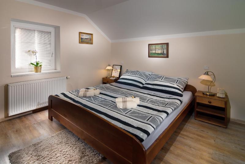 One-Bedroom Apartment image 3