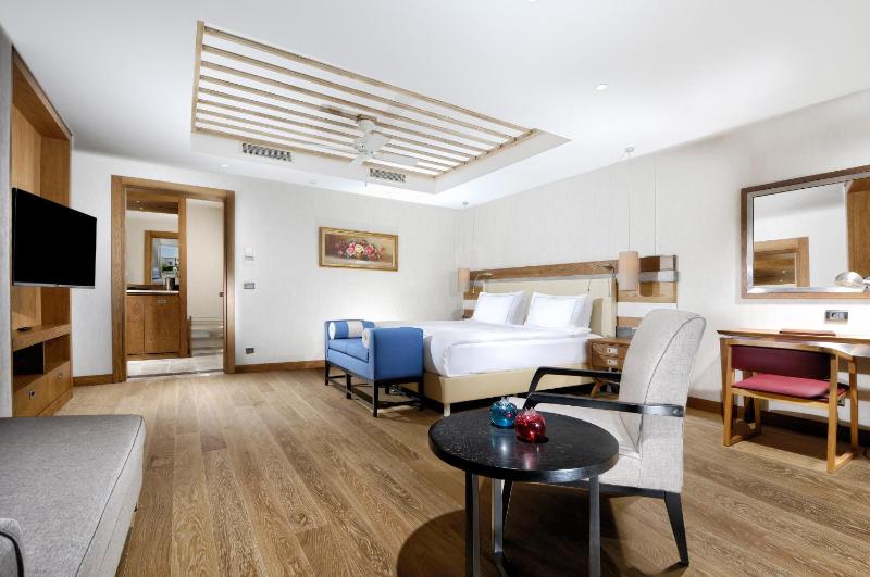 Deluxe Room image 1