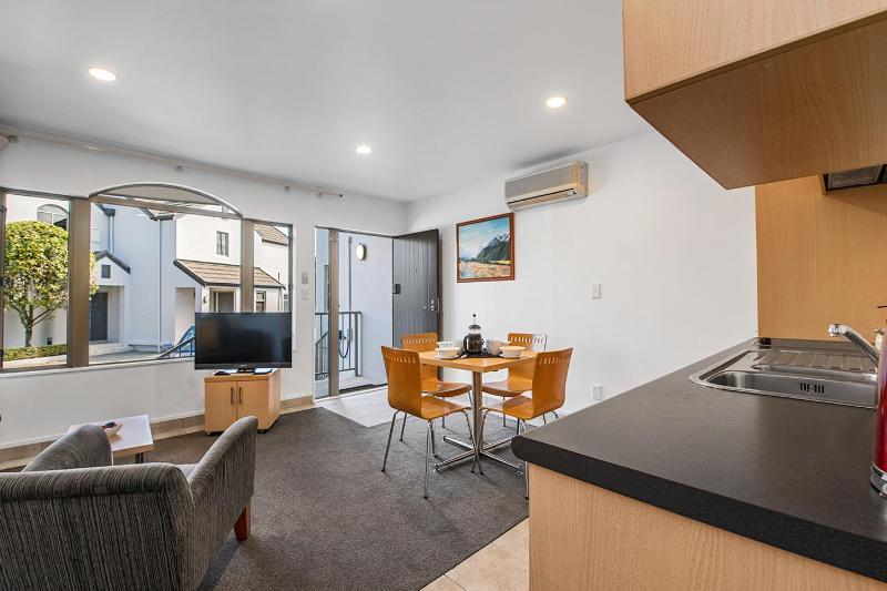 Taupo Central Apartment - image 2