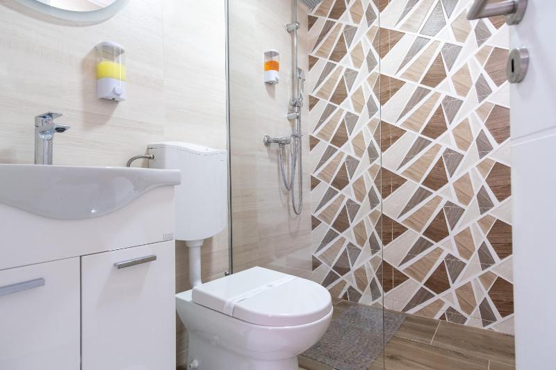 Deluxe Double Room with Bath image 2