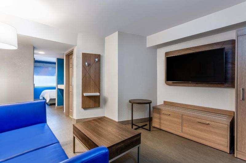 King Suite image 2