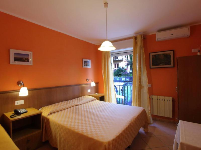 Double Room with Balcony image 1