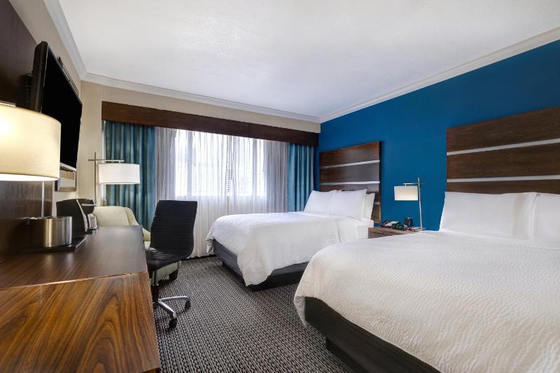 Standard Double Room with Two Double Beds image 4