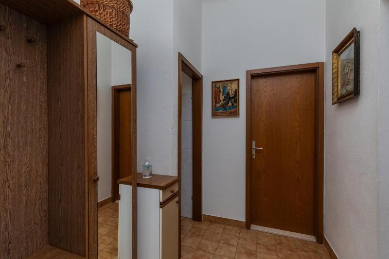 One-Bedroom Apartment with Balcony and Sea View image 2