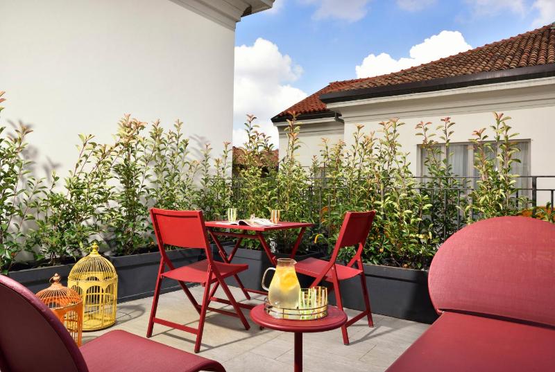 Premium Queen Room with Terrace Access image 3