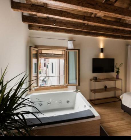 King Room with Spa Bath in the Room image 1