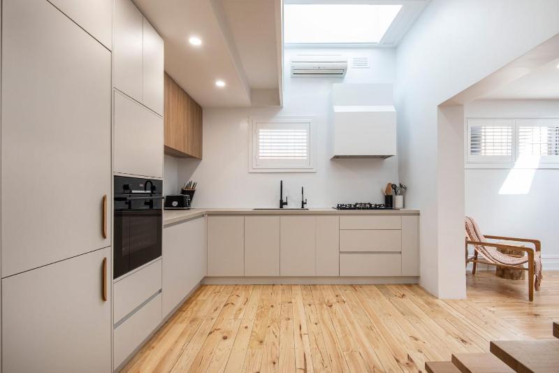 Modern Haven in Vibey Fitzroy Walk to shops - image 11