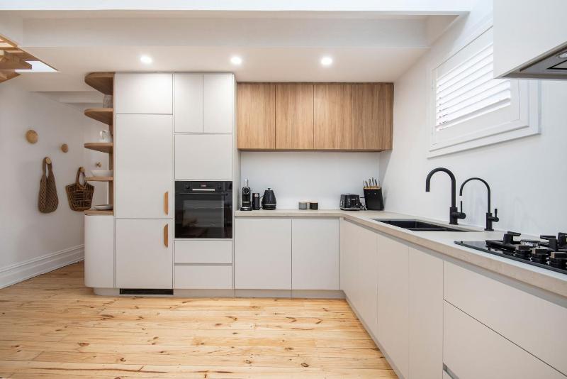 Modern Haven in Vibey Fitzroy Walk to shops - image 3
