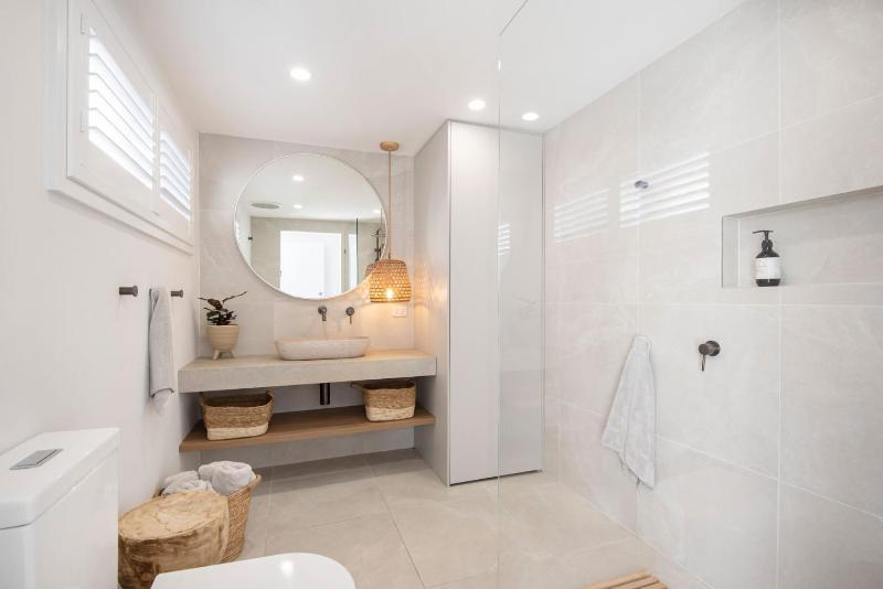 Modern Haven in Vibey Fitzroy Walk to shops - image 13