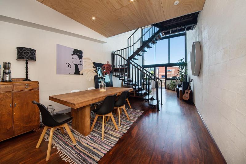 Loft Living Close to the MCG - image 14