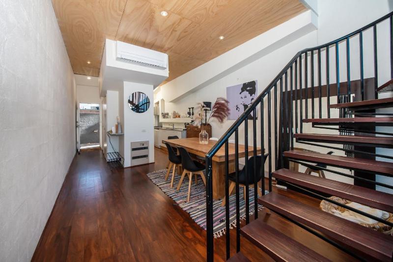 Loft Living Close to the MCG - image 12