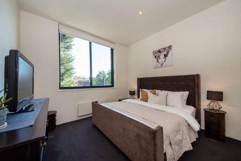 Loft Living Close to the MCG - image 16