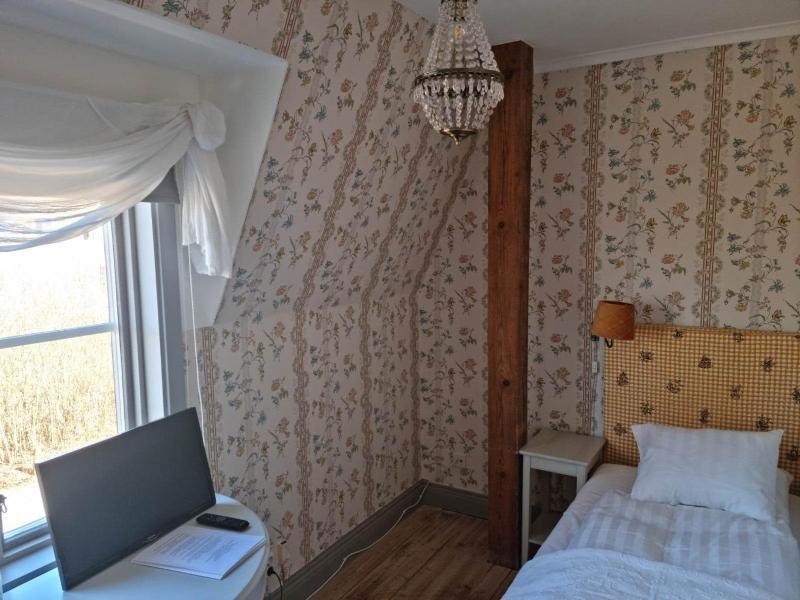 Single Room with Private Bathroom image 3