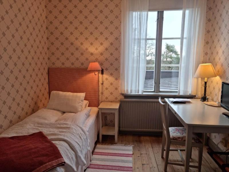 Single Room with Private Bathroom image 2