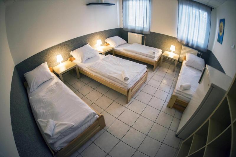 Quadruple Room with Shared Bathroom image 2