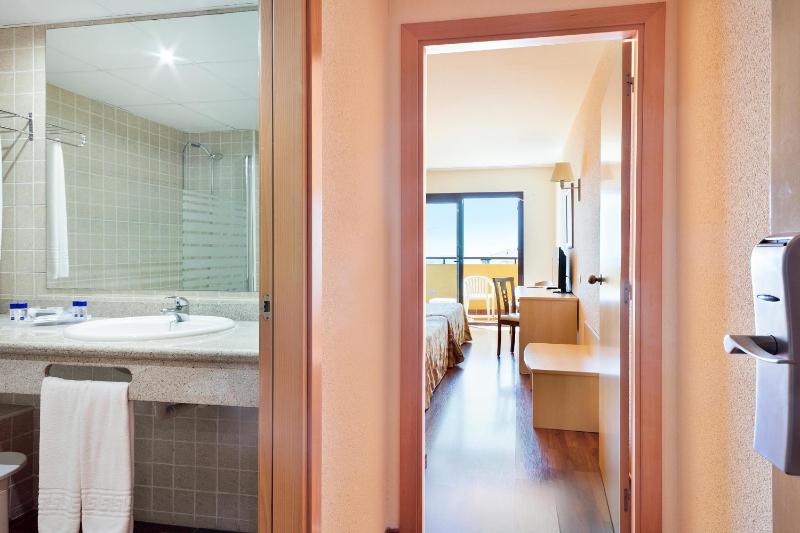 Quadruple Room image 2