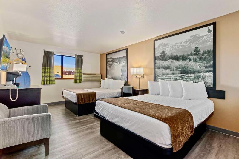 Queen Room with Two Queen Beds image 1