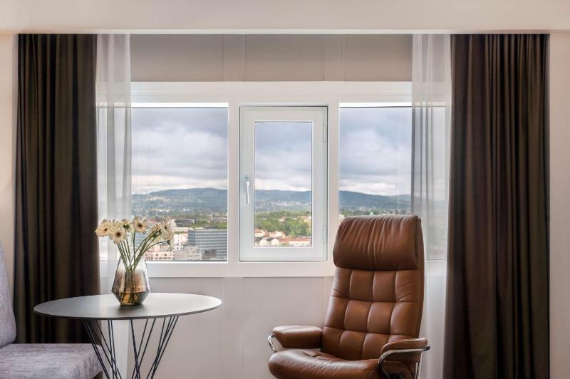 Premium Room with Panoramic City View image 4