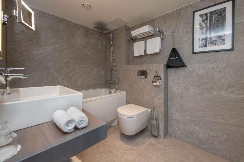 Suite image 3
