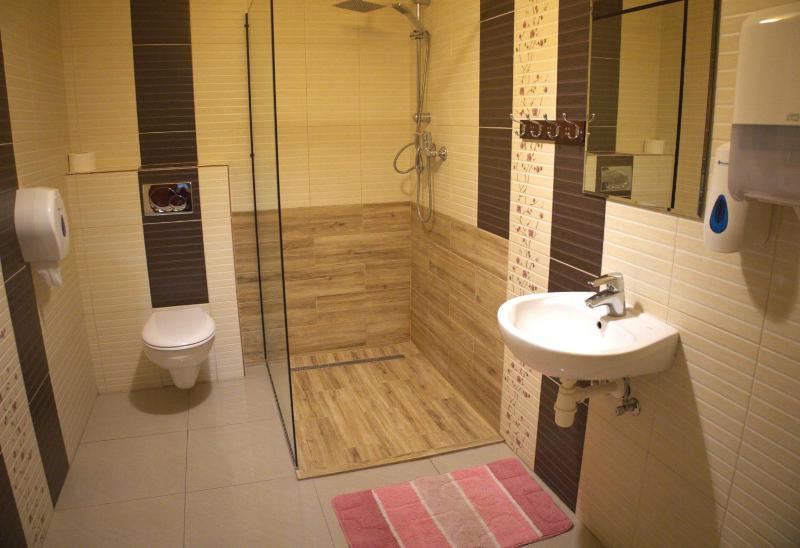 Standard Double Room with Shared Bathroom image 3