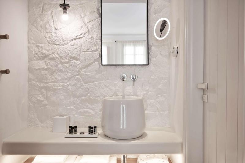 Deluxe Suite with Private Pool – Sea View image 2