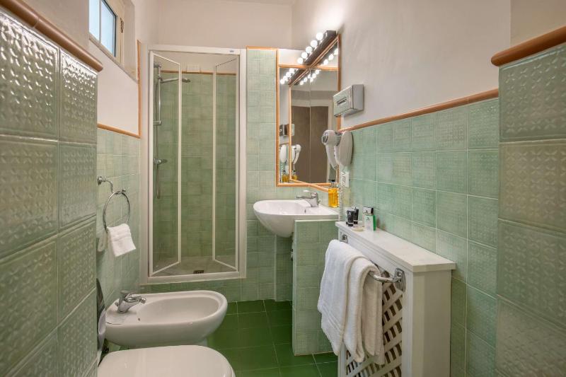 Double or Twin Room image 3