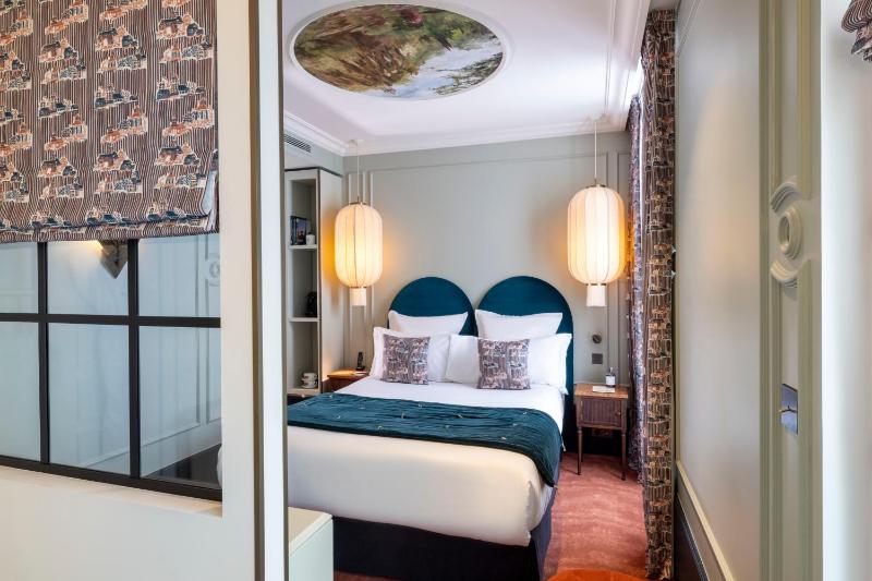 Superior Double or Twin Room with pool access image 4