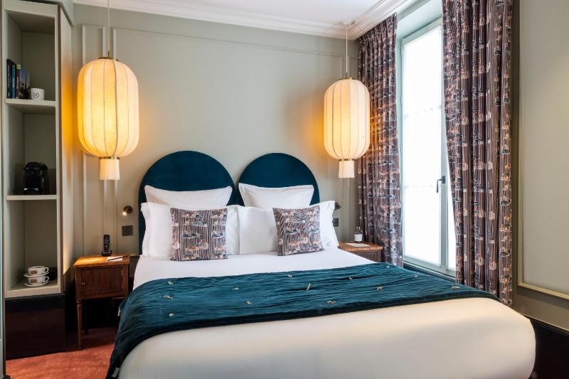 Superior Double or Twin Room with pool access image 3