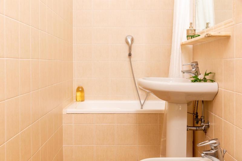 Economy Quadruple Room image 2