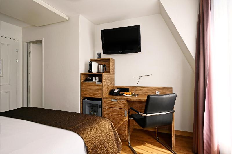 Queen Room image 4