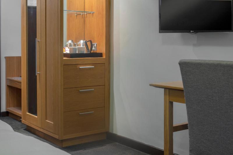 Standard Twin Room image 4