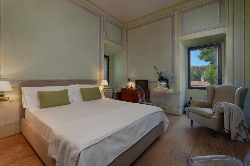 Standard Suite image 1