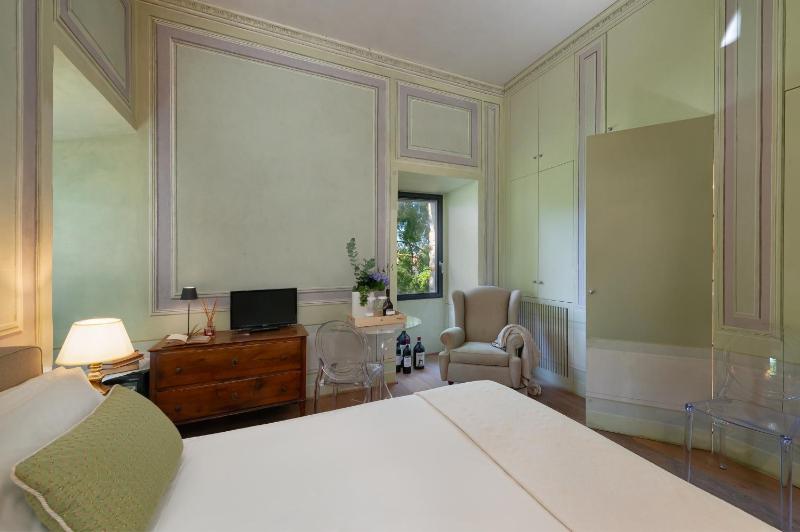 Standard Suite image 4