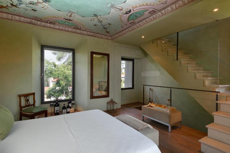 Deluxe Suite image 4