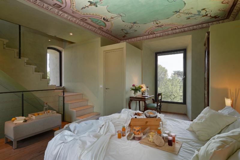 Deluxe Suite image 3