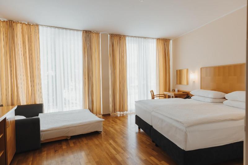 Room with One King Bed Or Two Twin Beds - Non-Smoking image 1