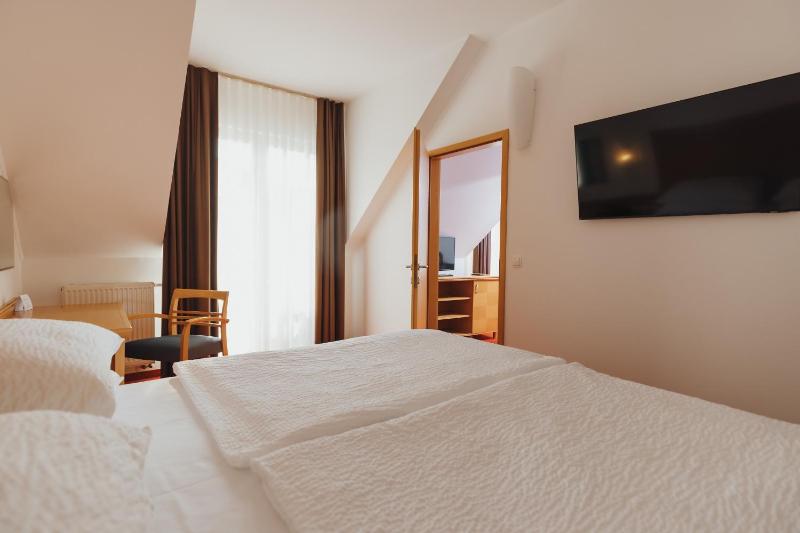 King Suite image 4