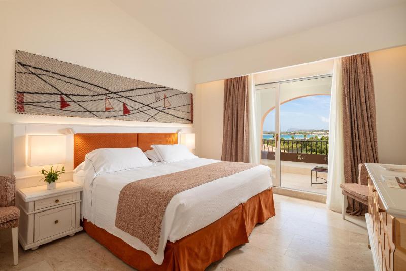 Deluxe Triple Room with Sea View image 4