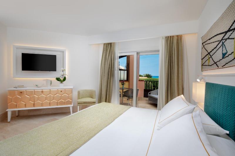 Deluxe Triple Room with Sea View image 3