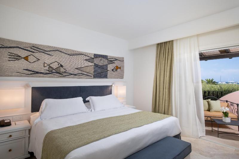 Deluxe Room with Sea View image 3
