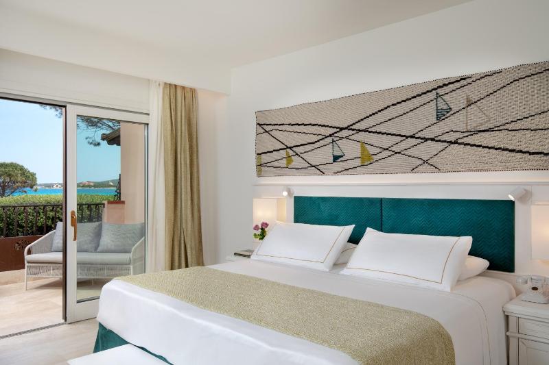 Deluxe Room with Sea View image 4