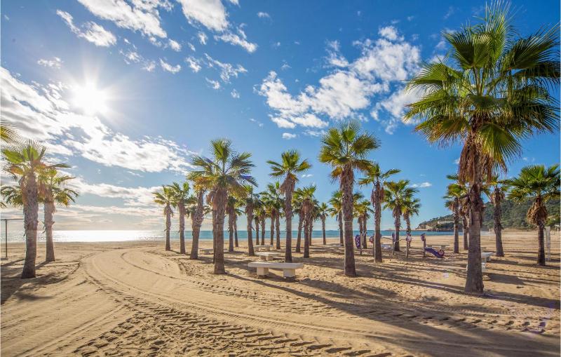 2 Bedroom Cozy Apartment In Oropesa Del Mar - image 4