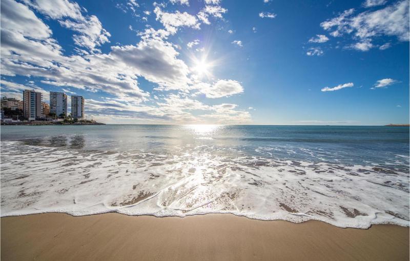 2 Bedroom Cozy Apartment In Oropesa Del Mar - image 2