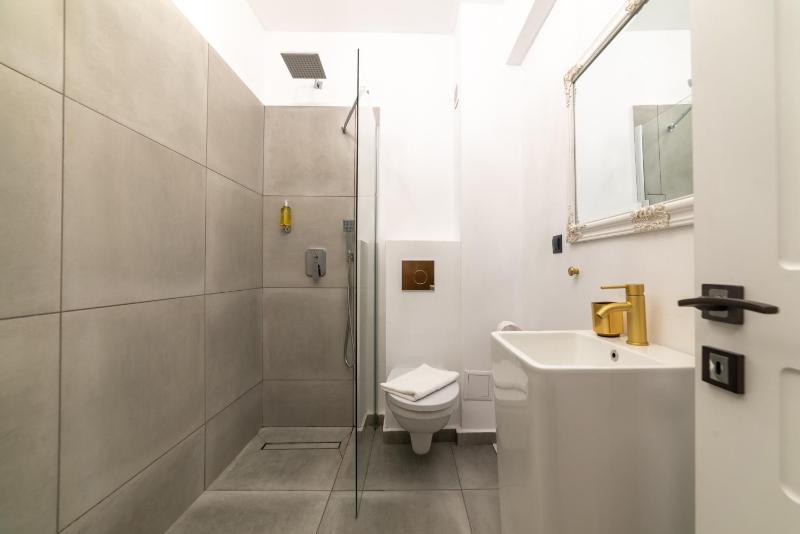 Deluxe Double Room image 4